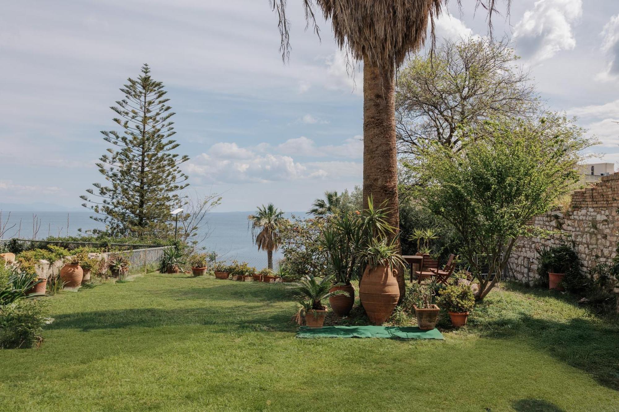- Seaview And Garden * Corfu (city)